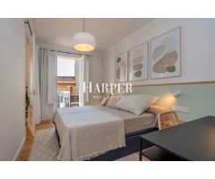 Elegante Piso de 4 Habitaciones con Terraza en Eixample