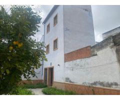 MAGNIFICO EDIFICIO SEÑORIAL EN LA MEJOR  DEL ENCANTADOR PUEBLO DE BANAMEJI.