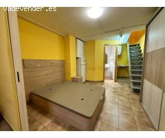 Garaje en venta con espacio ideal para taller o almacén.