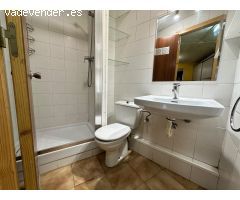Garaje en venta con espacio ideal para taller o almacén.