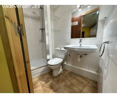 Garaje en venta con espacio ideal para taller o almacén.