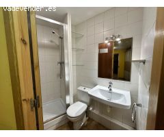 Garaje en venta con espacio ideal para taller o almacén.