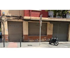 LOCAL EN VENTA O ALQUILER..CON MUCHAS POSIBILIDADES DE NEGOCIO