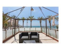 Dúplex en Primera Línea con Vistas al Mar, Terrazas y Parking!