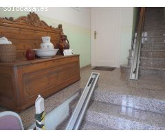 OPORTUNIDA GRAN CASA DE PUEBLO CON VIVIENDA UNIFAMILIAR Y NAV ES ANEXAS