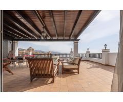 Exclusivo ático en Marina del Este con terraza de 100 m2, garaje, piscina y vistas al mar