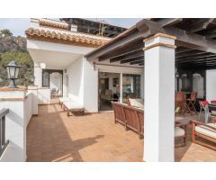 Exclusivo ático en Marina del Este con terraza de 100 m2, garaje, piscina y vistas al mar