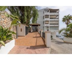Exclusivo ático en Marina del Este con terraza de 100 m2, garaje, piscina y vistas al mar