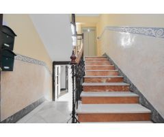 Piso con 309 m2, 165 m2 construidos, 5 habitaciones, 2 baños, amplio salón, balcones, patio 100 m2