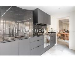 Fabuloso piso amueblado con terraza privada, a un paso de Plaza Real y Las Ramblas!