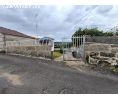 Casa Semireformada; con terreno. PARADA DE AMOEIRO.
