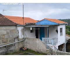 Casa Semireformada; con terreno. PARADA DE AMOEIRO.