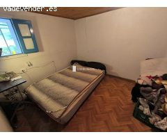 Casa Semireformada; con terreno. PARADA DE AMOEIRO.