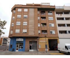 PISO CÉNTRICO MUY LUMINOSO Y CON PATIO EN PLENA CORREDERA. BUENA DISTRIBUCIÓN