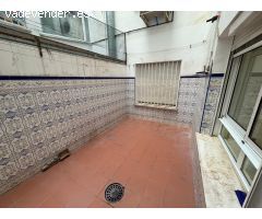 PISO CÉNTRICO MUY LUMINOSO Y CON PATIO EN PLENA CORREDERA. BUENA DISTRIBUCIÓN