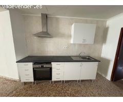 CASA GRANDE, CON TERRAZA, BODEGA Y PATIO. CUBIERTA EN PERFECTO ESTADO