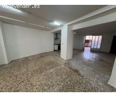 CASA GRANDE, CON TERRAZA, BODEGA Y PATIO. CUBIERTA EN PERFECTO ESTADO