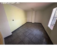 CASA GRANDE, CON TERRAZA, BODEGA Y PATIO. CUBIERTA EN PERFECTO ESTADO