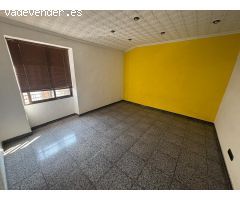 CASA GRANDE, CON TERRAZA, BODEGA Y PATIO. CUBIERTA EN PERFECTO ESTADO