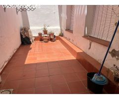 CASA UNIFAMILIAR DE ALQUILER, CON PATIO , GARAJE Y TRATERO