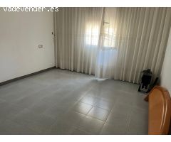 CASA UNIFAMILIAR DE ALQUILER, CON PATIO , GARAJE Y TRATERO