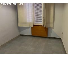 CASA UNIFAMILIAR DE ALQUILER, CON PATIO , GARAJE Y TRATERO