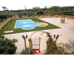 MAGNIFICO CHALET CON CASA SERVICIO + PARCELA 9 HAB + PISCINA + PISTA PADEL + BARBACOA