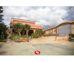 MAGNIFICO CHALET CON CASA SERVICIO + PARCELA 9 HAB + PISCINA + PISTA PADEL + BARBACOA
