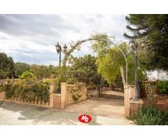 MAGNIFICO CHALET CON CASA SERVICIO + PARCELA 9 HAB + PISCINA + PISTA PADEL + BARBACOA