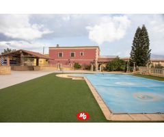 MAGNIFICO CHALET CON CASA SERVICIO + PARCELA 9 HAB + PISCINA + PISTA PADEL + BARBACOA