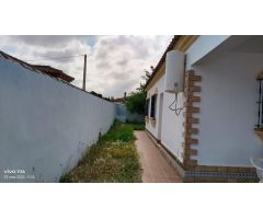 Se vende chalet independiente de una planta – 145 m² construidos en parcela de 500 m²