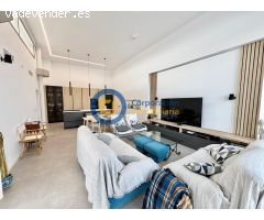 Chalet con tres dormitorios y Piscina en Campillo de lujo