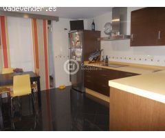 Ático con cuatro dormitorios, garaje y terraza de 150m2 en zona Fuerzas Armadas