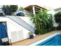 Villa de cuatro dormitorios con zona ajardinada y piscina privada en Mojácar