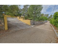 En venta chalet en La Urbanización  Entremontes, con piscina  y salón de celebraciones