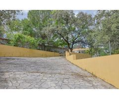 En venta chalet en La Urbanización  Entremontes, con piscina  y salón de celebraciones