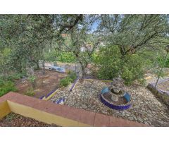 En venta chalet en La Urbanización  Entremontes, con piscina  y salón de celebraciones