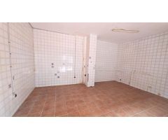 Se alquila local comercial diáfano de 46 m² junto a la Plaza del Pueblo y la Calle Mayor de Paterna.