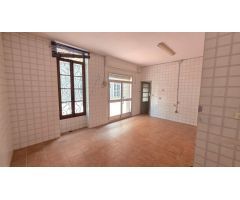 Se alquila local comercial diáfano de 46 m² junto a la Plaza del Pueblo y la Calle Mayor de Paterna.