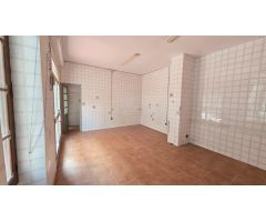 Se alquila local comercial diáfano de 46 m² junto a la Plaza del Pueblo y la Calle Mayor de Paterna.