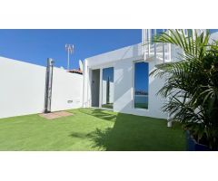 Casa a estrenar (tipo triplex) en venta en San Fernando, Gran Canaria.