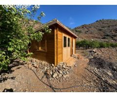 Vida autosuficiente en una gran finca con casa en el valle de los albaricoques