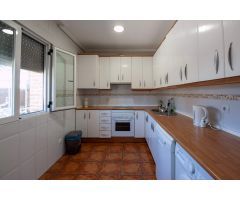 CHALET INDEPENDIENTE DE 3 HABITACIONES, 2 BAÑOS, JARDÍN Y PISCINA