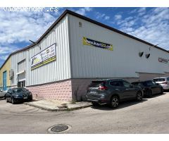 Espectacular nave industrial de esquina perfecta para tu negocio ubicada en polígono Martin Méndez.