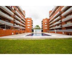 PISO CON TERRAZA ESQUINERA Y PISCINA COMUNITARIA EN REUS