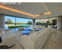 Exclusivo Chalet Independiente de Diseño Moderno en La Florida - Aravaca
