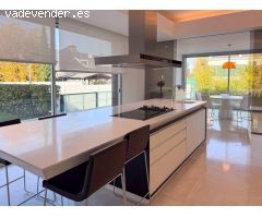 Exclusivo Chalet Independiente de Diseño Moderno en La Florida - Aravaca