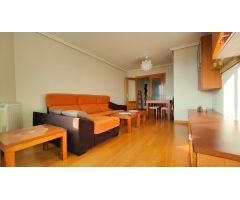 Vivienda AMUEBLADA con DOS DORMITORIOS y orientación SUR. En la Urb. Alcazar Real con PISCINA