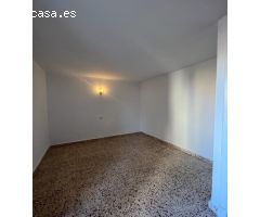 ATICO CON VISTAS AL MAR. PARA REFORMAR. 130 M2. 2 DORM. 1 BAÑO. ENORME TERRAZA.