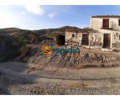 Terreno Rural con dos casas a reformar: Naturaleza y Vistas al Mar